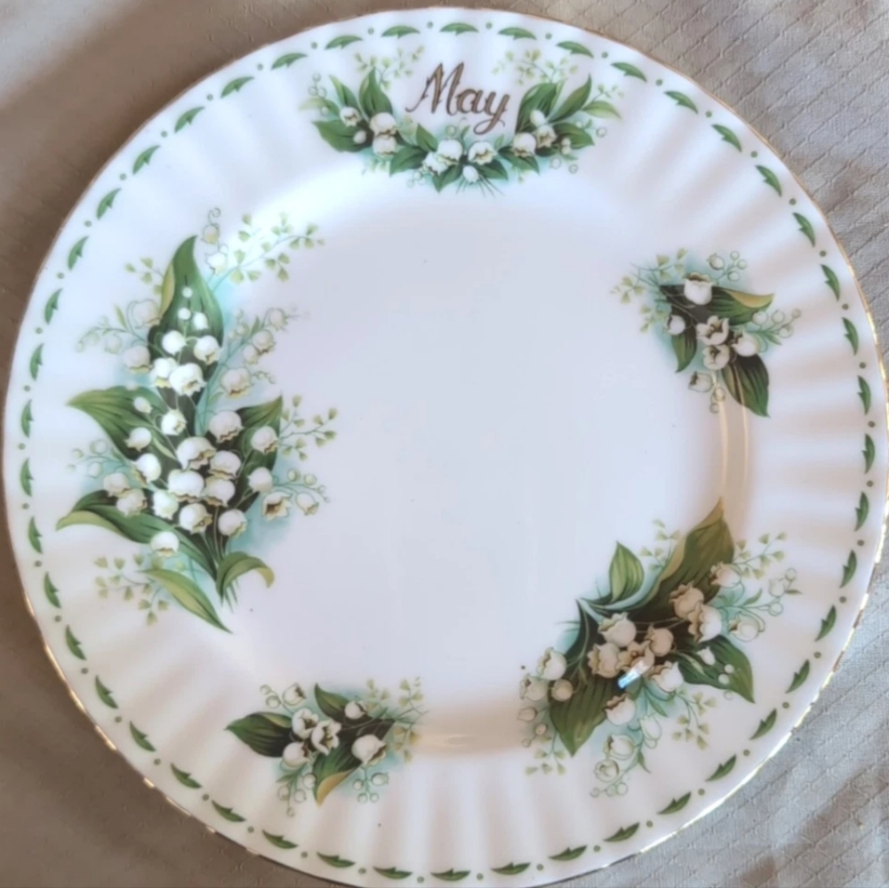 Royal Albert 8” Plate May Birthday Flower of the Month Lily of the Valley Nwt